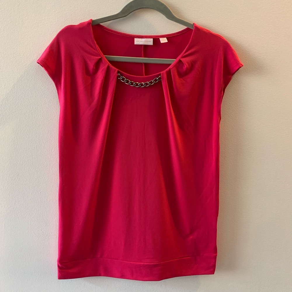 NY&C short sleeve fuchsia work blouse
